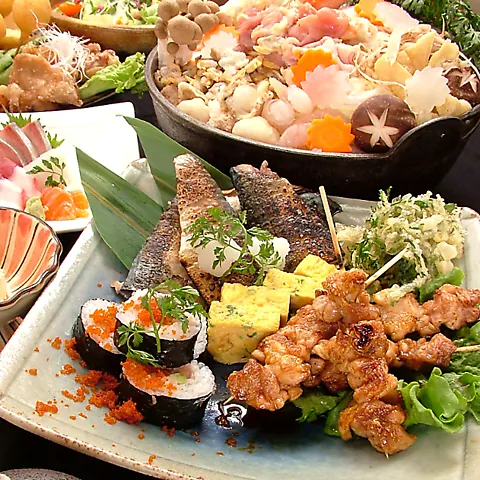 宴会向けの料理が盛られた大皿